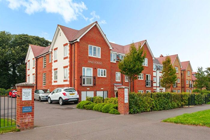 1 Bedroom Retirement Property For Sale In Hale Lodge, Littlehampton, BN17