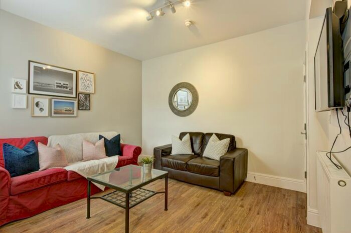 5 Bedroom Terraced House To Rent In Monks Road, Exeter, EX4