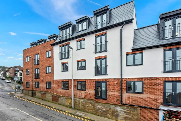 1 Bedroom Flat To Rent In Luton Road, Chatham, Kent., ME4