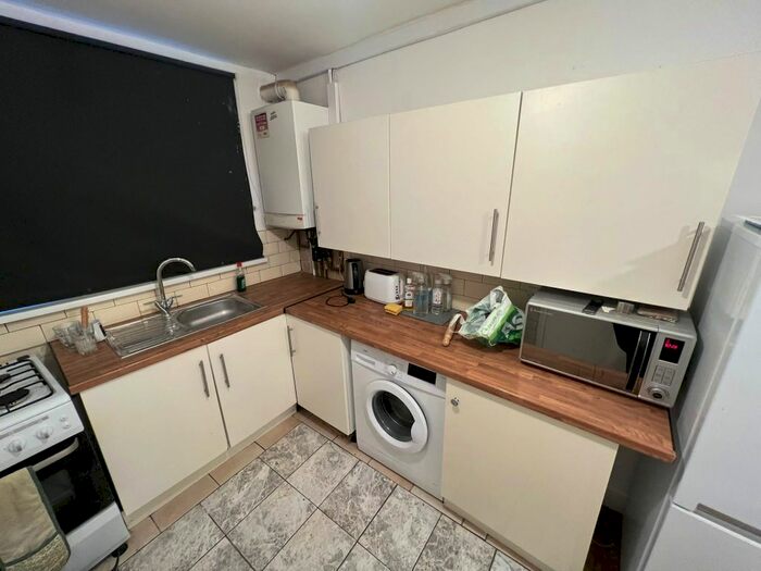 3 Bedroom Flat To Rent In Woodbury Road, London, E17
