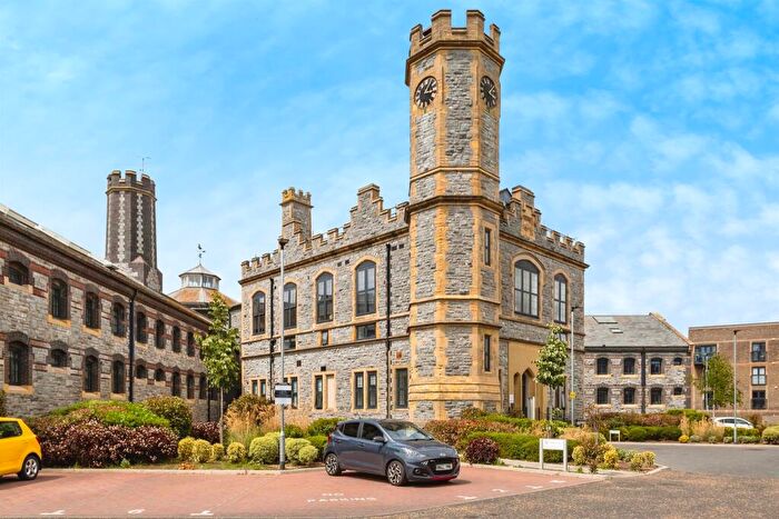 2 Bedroom Flat For Sale In Governors Walk, Portsmouth, PO3