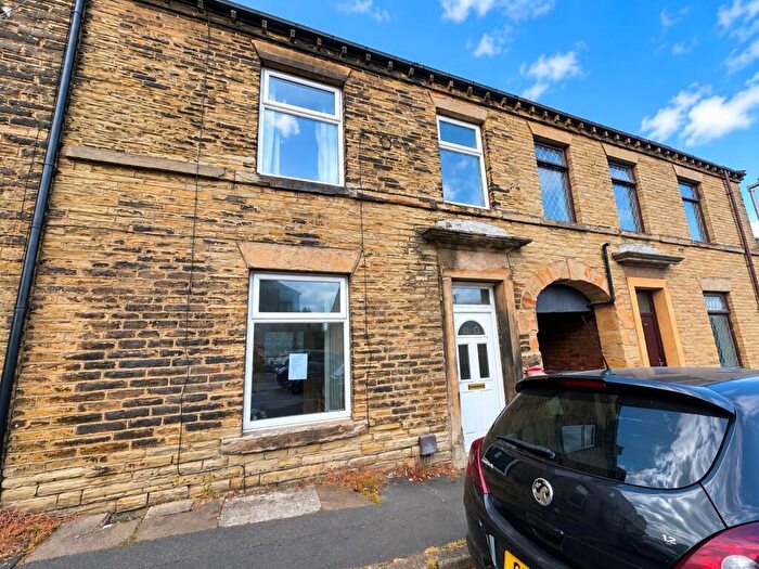 3 Bedroom Terraced House For Sale In Whitcliffe Road, Cleckheaton, West Yorkshire, BD19
