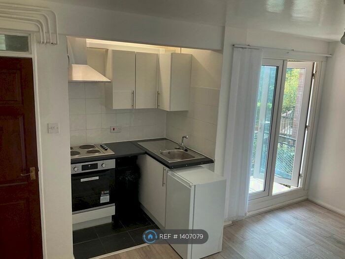 Studio To Rent In Farley Lodge, Luton, LU1