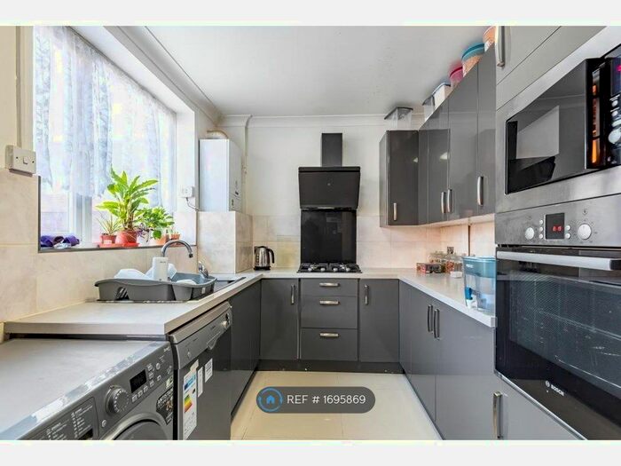 3 Bedroom Terraced House To Rent In Webb Close, Slough, SL3