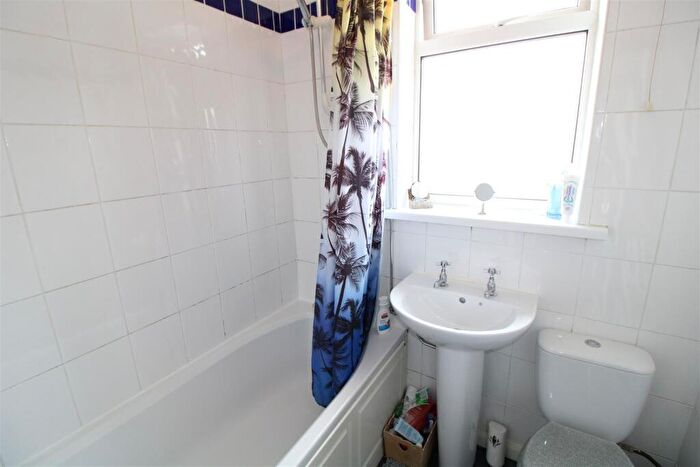 2 Bedroom Apartment To Rent In Marondale Avenue, Walkerdene, Newcastle Upon Tyne, Tyne & Wear, NE6