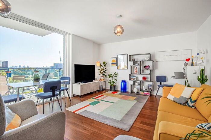 1 Bedroom Flat For Sale In Albany Road, Burgess Park, SE5