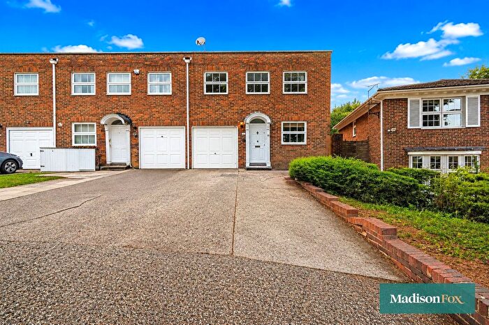 4 Bedroom End Of Terrace House For Sale In Hazelwood, Loughton, Essex, IG10