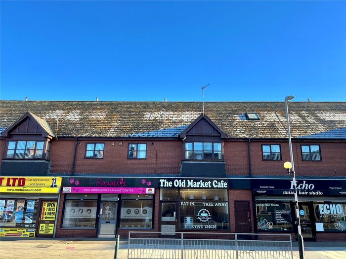 2 Bedroom Flat To Rent In Pasture Road, Goole, East Yorkshire, DN14