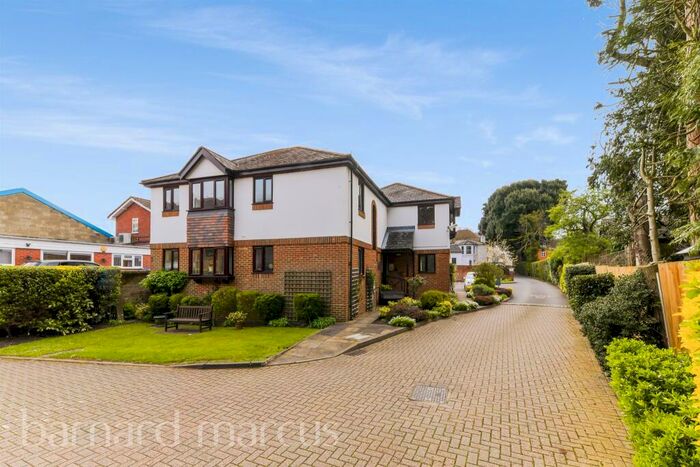 2 Bedroom Flat For Sale In South Street, Dorking, RH4