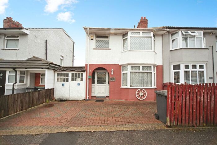 3 Bedroom End Terrace House For Sale In St. Lawrence Avenue, Luton, LU3