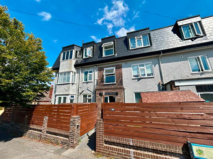 1 Bedroom Flat To Rent In Wimborne Road, Winton, Bournemouth, BH9