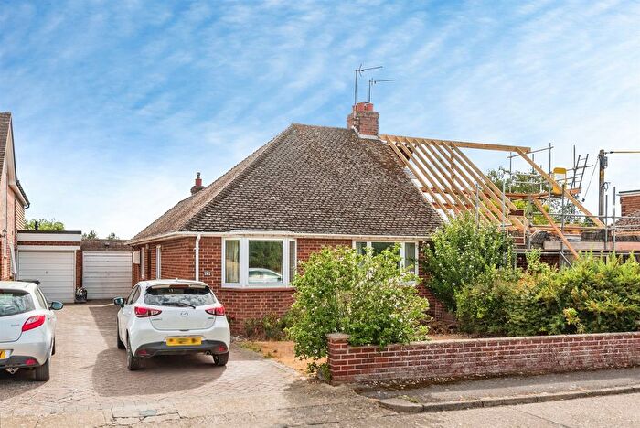 3 Bedroom Semi-Detached Bungalow For Sale In Wantage Road, Wallingford, OX10