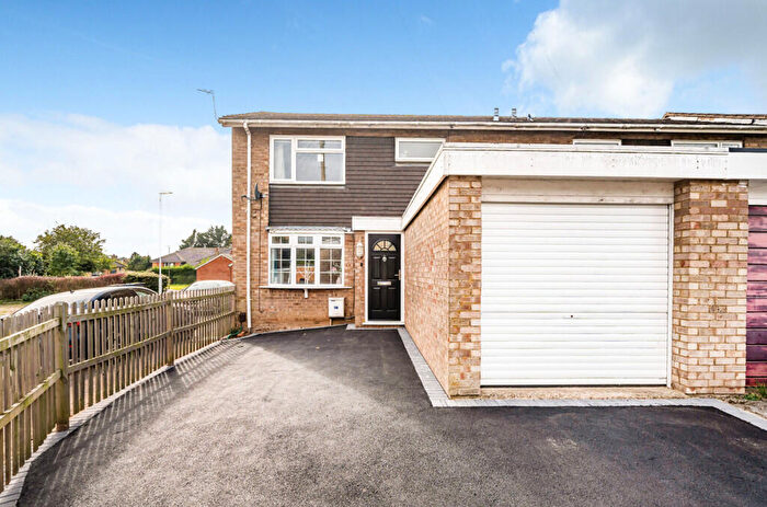 3 Bedroom End Of Terrace House For Sale In Elm Road, High Wycombe, Buckinghamshire, HP12