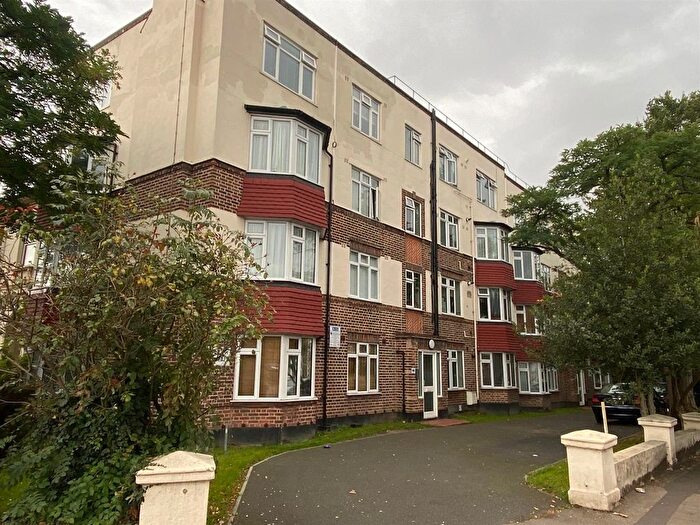 1 Bedroom Flat For Sale In Hainault Road, London, E11