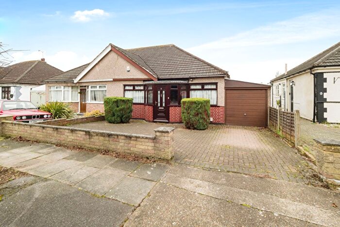 2 Bedroom Bungalow For Sale In Fairfield Close, Hornchurch, RM12
