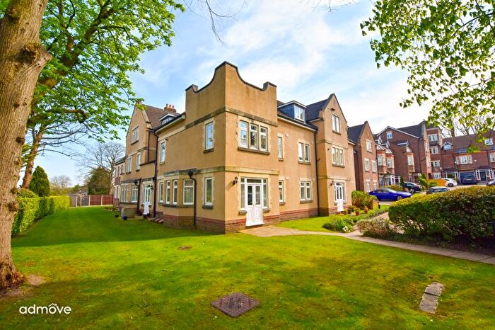 2 Bedroom Flat To Rent In Regency Court, Grove Lane, Hale, WA15