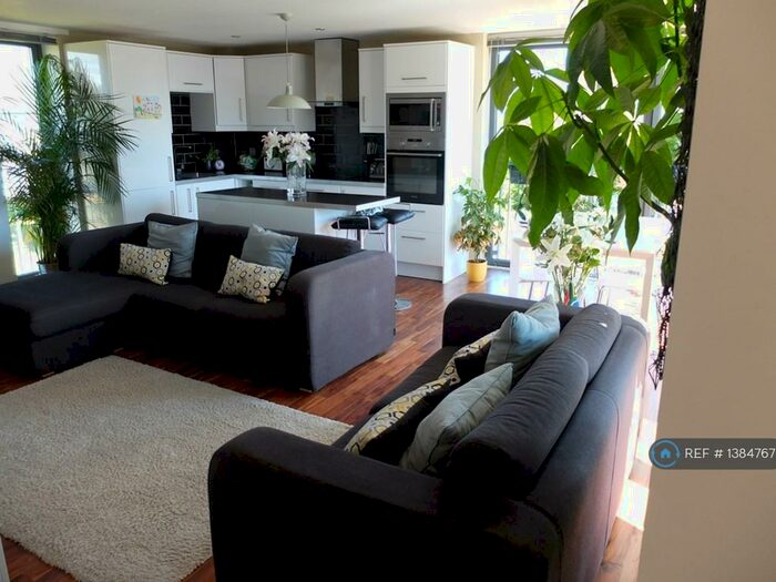 2 Bedroom Flat To Rent In Moore Street, Glasgow, G40