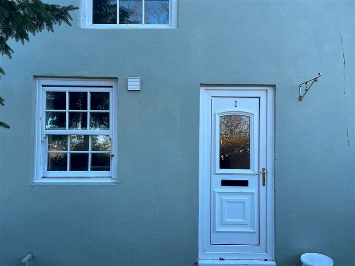 2 Bedroom Flat To Rent In Vicarage Road, Brixham, TQ5