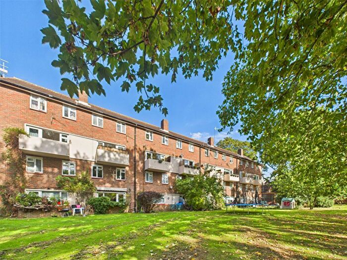 2 Bedroom Flat To Rent In Leeson House, Twickenham, TW1