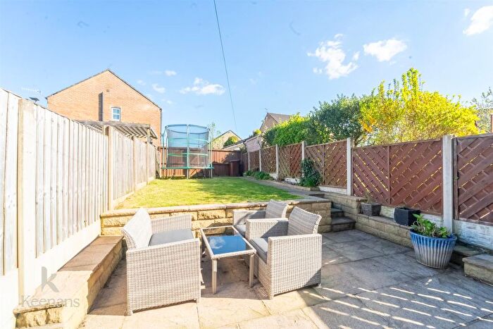 4 Bedroom Town House For Sale In Whitpark Grove, Burnley, BB12