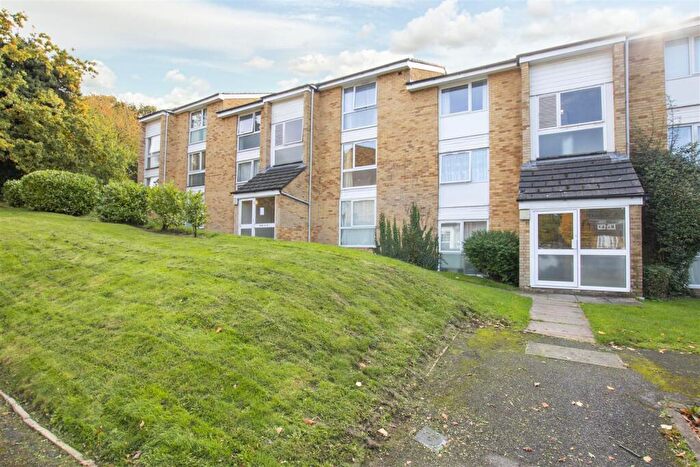 1 Bedroom Flat To Rent In Lansdowne House, Crofton Way, Enfield, EN2