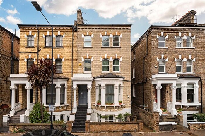 2 Bedroom Flat To Rent In Edith Road, London, W14
