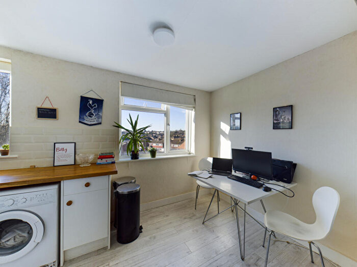 1 Bedroom Flat To Rent In Ravensbourne Road, Bromley, Kent, BR1