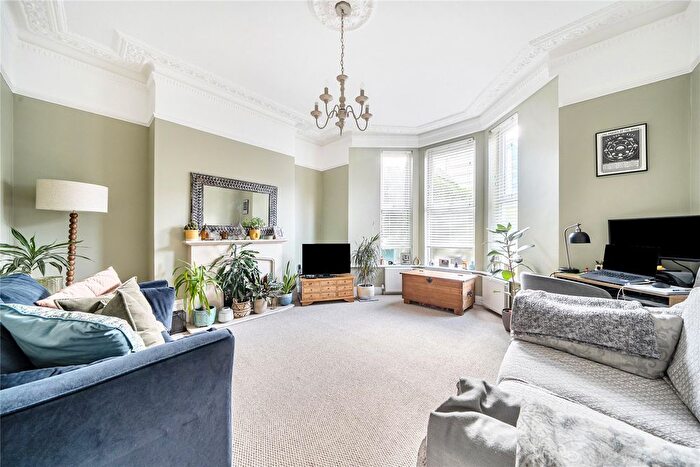 2 Bedroom Flat For Sale In Palace Grove, Bromley, BR1