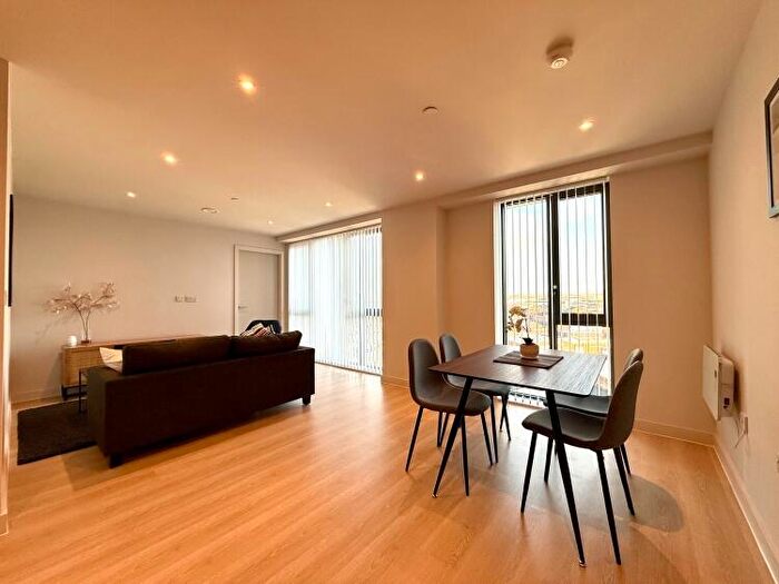 2 Bedroom Apartment To Rent In Waterhouse Gardens Dutton Street, M3