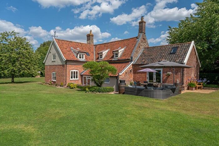 5 Bedroom Cottage For Sale In Hardingham, Norwich, NR9
