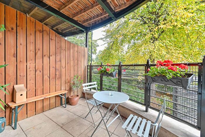 2 Bedroom Flat For Sale In St Georges Way, Peckham, London, SE15