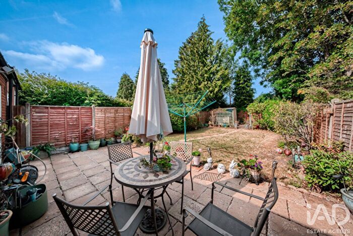 3 Bedroom Semi-Detached House For Sale In Springfield Crescent, Solihull, B92