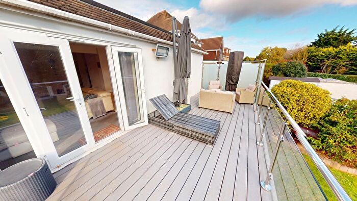 3 Bedroom Bungalow To Rent In Benfield Way, Hove, BN41