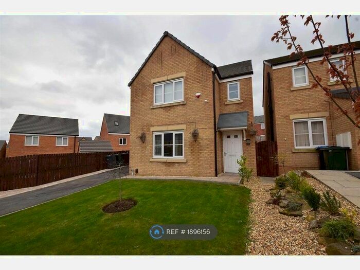 3 Bedroom Detached House To Rent In Forrest Close, Bradford, BD6
