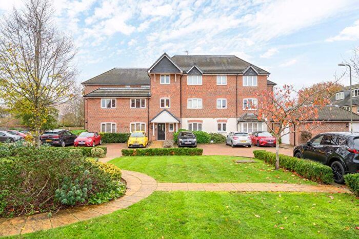 2 Bedroom Flat For Sale In Scholars Place, Walton-On-Thames, KT12