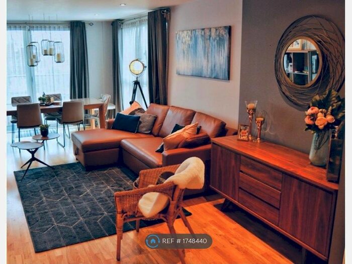 3 Bedroom Flat To Rent In Paxton Point, London, SE10