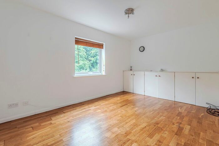 1 Bedroom Flat To Rent In Romsey Road, Winchester, SO22