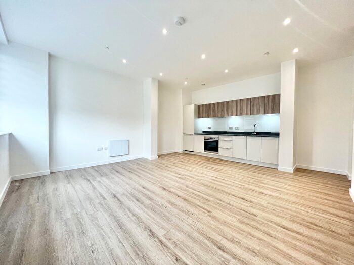 2 Bedroom Apartment To Rent In Normandy House, RG21