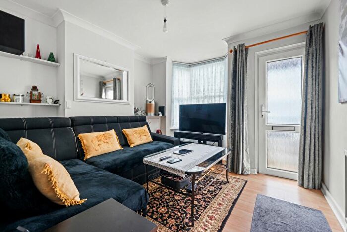 2 Bedroom House To Rent In Sydney Road, Sutton, Surrey, SM1