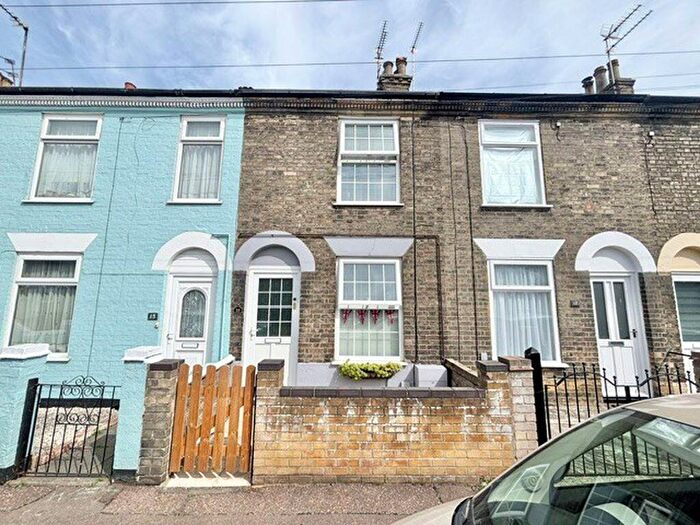 2 Bedroom Terraced House For Sale In Bells Road, Gorleston, NR31