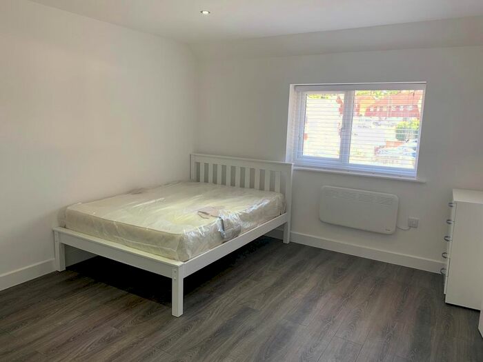 Terraced House To Rent In Orpington, London, BR5