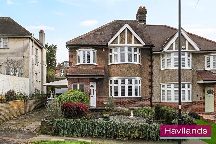 3 Bedroom Semi Detached House For Sale In The Chine, Grange Park, London, N21