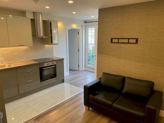 1 Bedroom Flat To Rent In Howard Close, Waltham Abbey, EN9