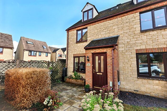 3 Bedroom Semi-Detached House For Sale In Broadway Close, Witney, Oxfordshire, OX28