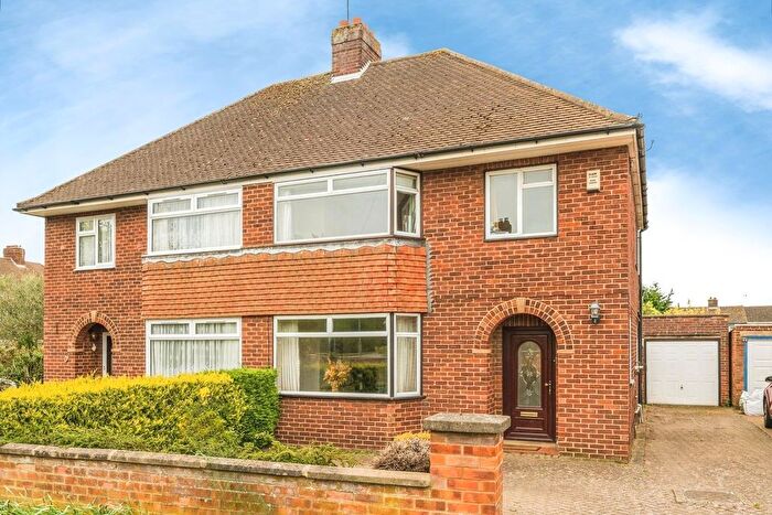 3 Bedroom Semi Detached House For Sale In Oak Road, Flitwick, MK45