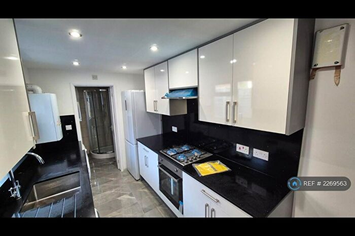 4 Bedroom Semi-Detached House To Rent In Eldon Terrace, Reading, RG1