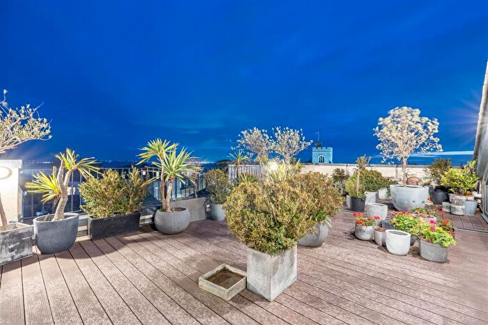 3 Bedroom Penthouse For Sale In Stirling Hall, Elm Road, Leigh-On-Sea, SS9