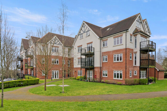 2 Bedroom Apartment For Sale In Bhamra Gardens, Maidenhead, SL6