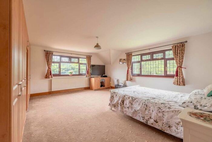 5 Bedroom Detached House For Sale In Stanwell Road, Horton, SL3