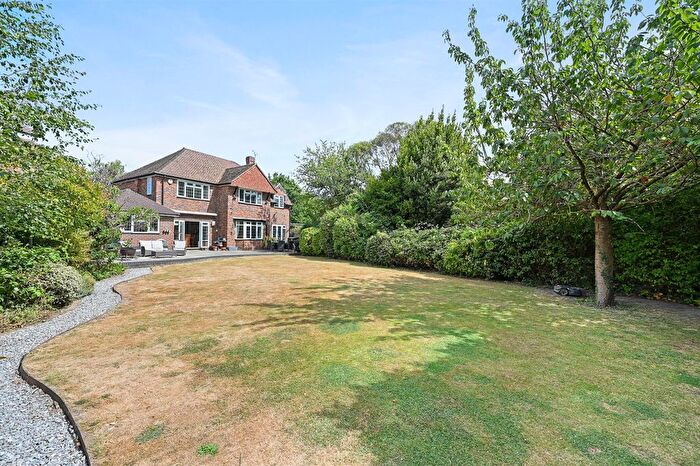 5 Bedroom Detached House For Sale In Denham Lane, Chalfont St. Peter, SL9